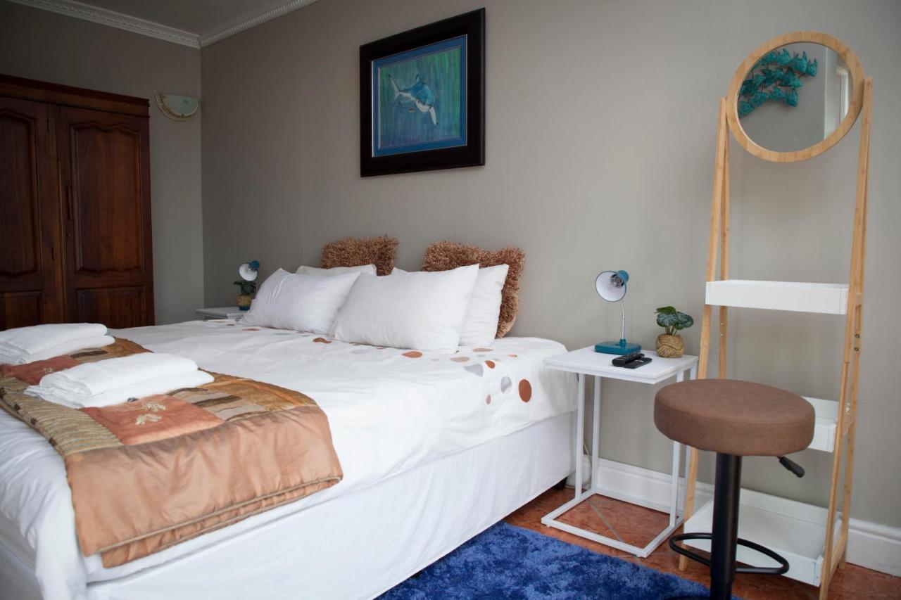Fly Me To The Moon Guesthouse Мозел Бей Екстериор снимка