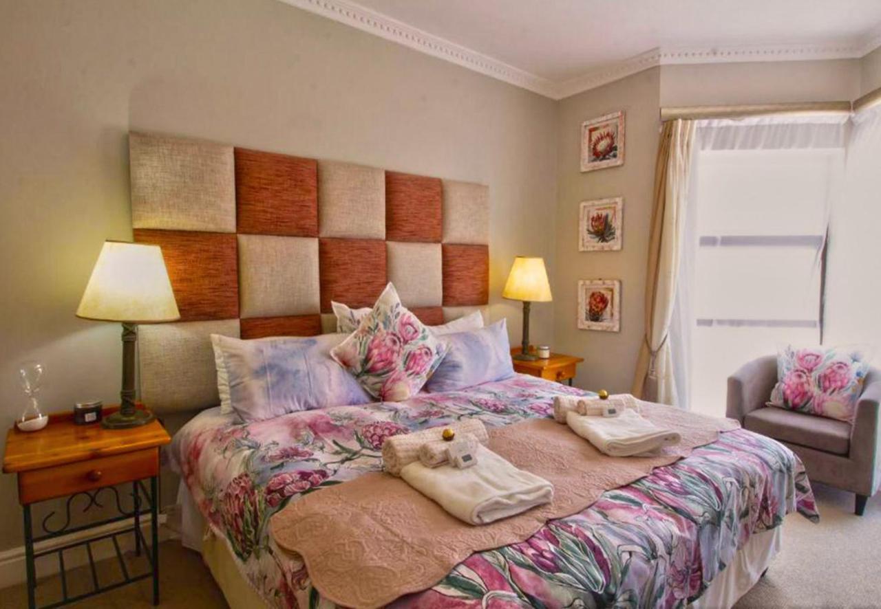 Fly Me To The Moon Guesthouse Мозел Бей Екстериор снимка